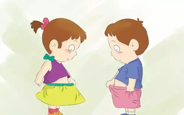 尴尬!7岁男孩骑在小女孩肚子上,被邻居看到他却说……