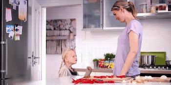 中午切辣椒怎么晚上手火辣辣的,切辣椒后手指火辣辣的怎么处理