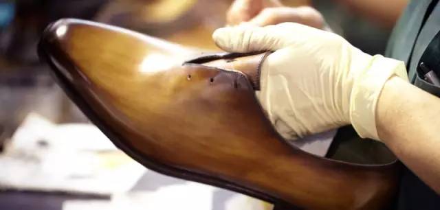 「WST干货」想要了解一个金融男生的品味，看看他穿的鞋子