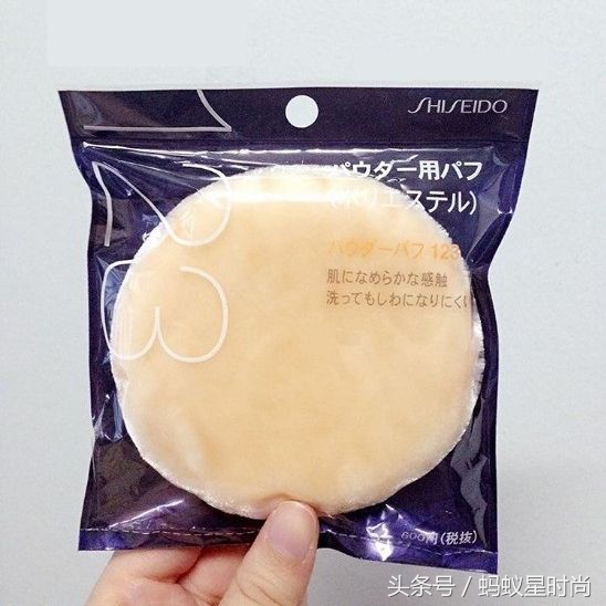 粉扑和海绵哪个上粉底好,气垫底妆用什么粉扑