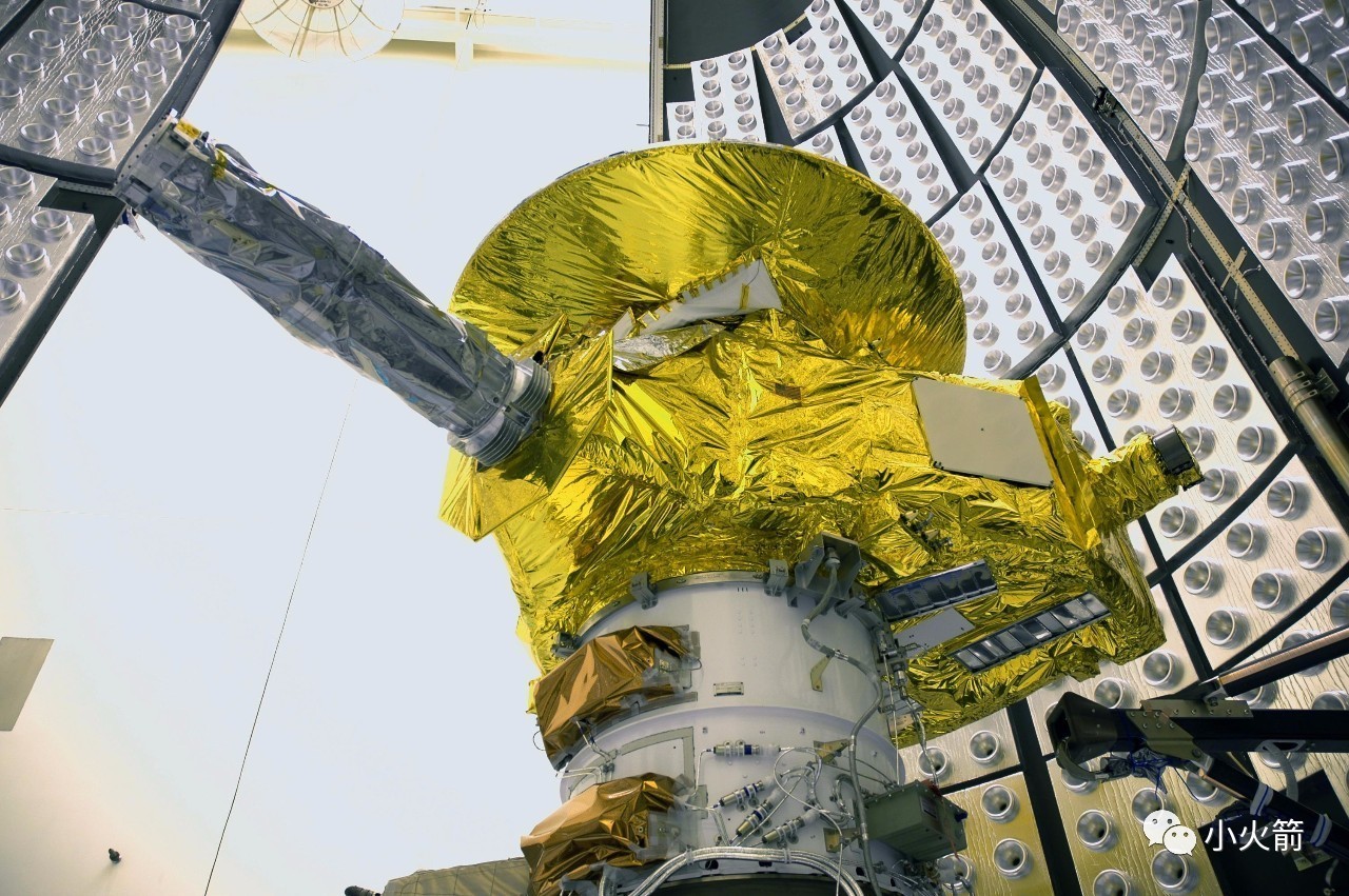 卫星上黄色膜是什么,卫星表面金色薄膜