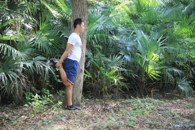 跑后正确拉伸动作教程避免粗腿,如何短跑后拉伸