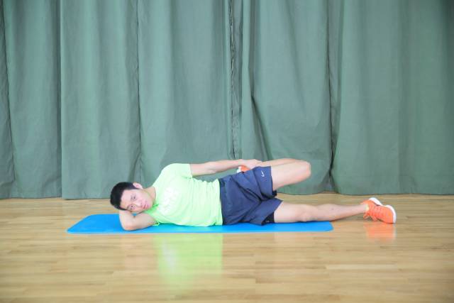 跑后正确拉伸动作教程避免粗腿,如何短跑后拉伸