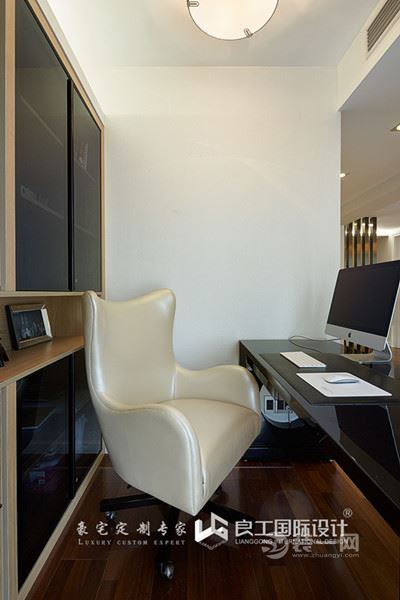 乍一看黑乎乎一片类似何以笙的家杭州江南文苑大户型装修