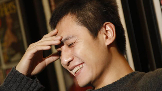 他成名多年身家惊人，去外国媳妇生混血娃娃，座驾要实用不讲排场