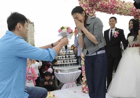 杨鸣最新生活完整视频,杨鸣和妻子结婚多久