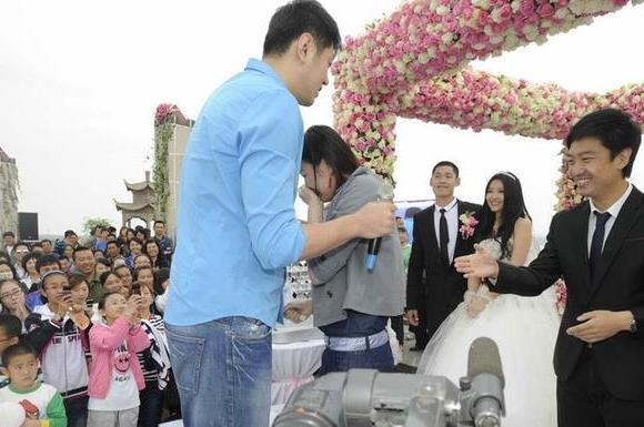 杨鸣最新生活完整视频,杨鸣和妻子结婚多久