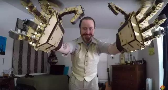 巨型仿生机械手臂,超巨型怪物机器人