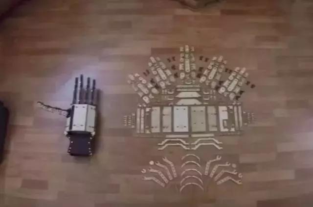 巨型仿生机械手臂,超巨型怪物机器人