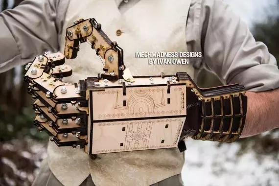 巨型仿生机械手臂,超巨型怪物机器人