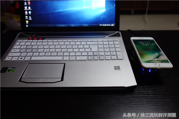 有了米海豚至尊系列无线充电器U405从此手机充电进入无线时代