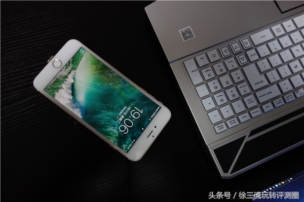 有了米海豚至尊系列无线充电器U405从此手机充电进入无线时代