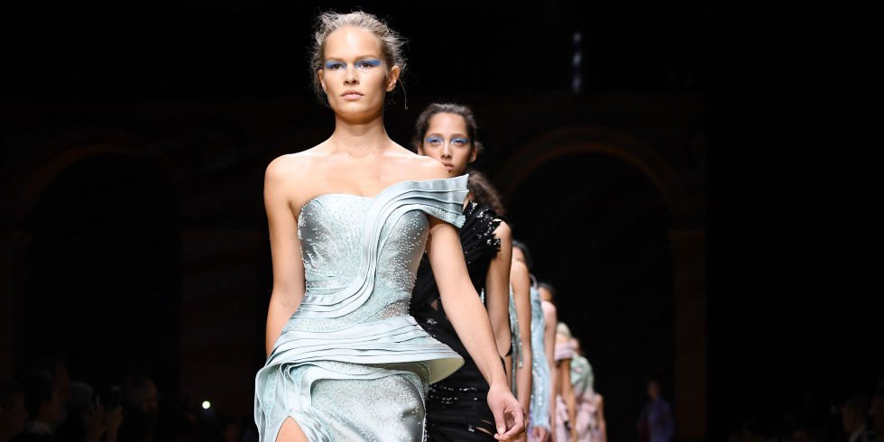 品牌们吸豪门小公主的欧气吸到上瘾,巴黎世家哼:我就是豪门!