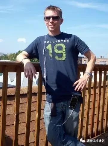 她是世界最牛变性人，*诺斯**登的前辈，奥巴马最后一刻为她发特赦令