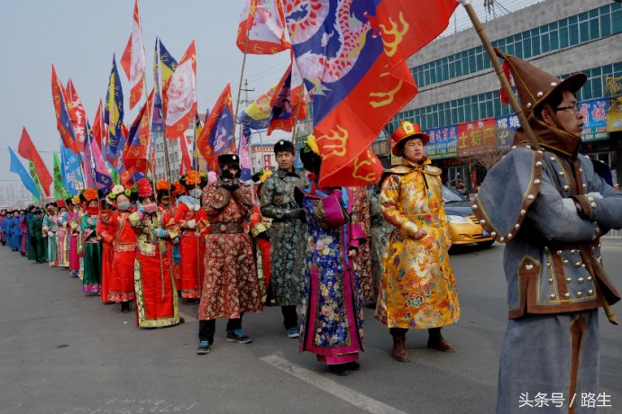 满族人过年有讲究:年猪不得有白毛,还要请乌鸦来吃肉?