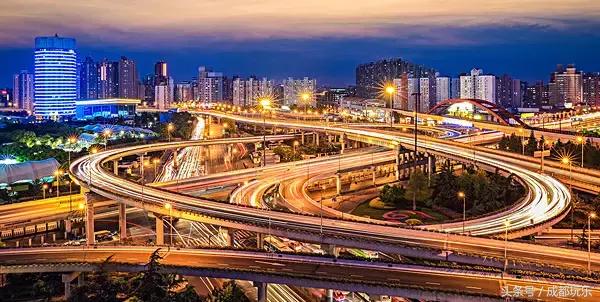 对不起，我们就爱待在成都！