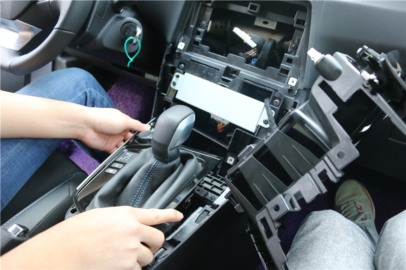 标致308改畅影10.2寸横屏机,2017就这么任性