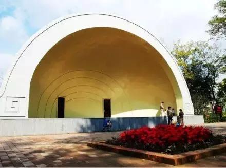 中山公园一进门是什么,中山公园怎么静悄悄的