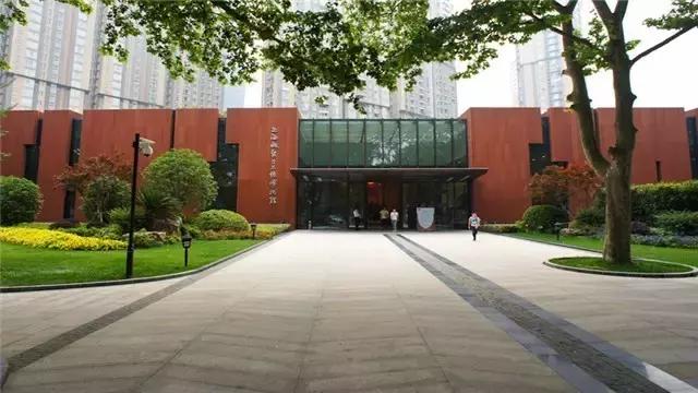 中山公园一进门是什么,中山公园怎么静悄悄的