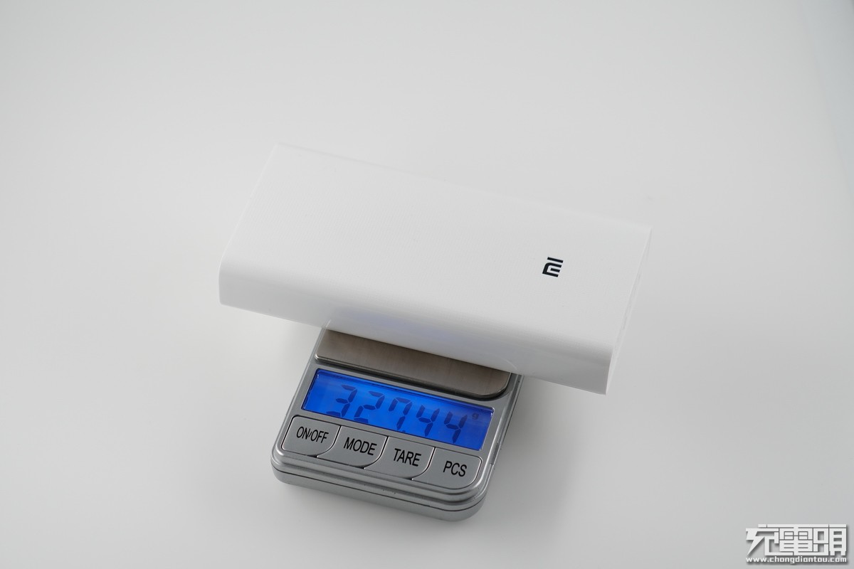 小米移动电源3拆解20000毫安,小米移动电源out1和out2