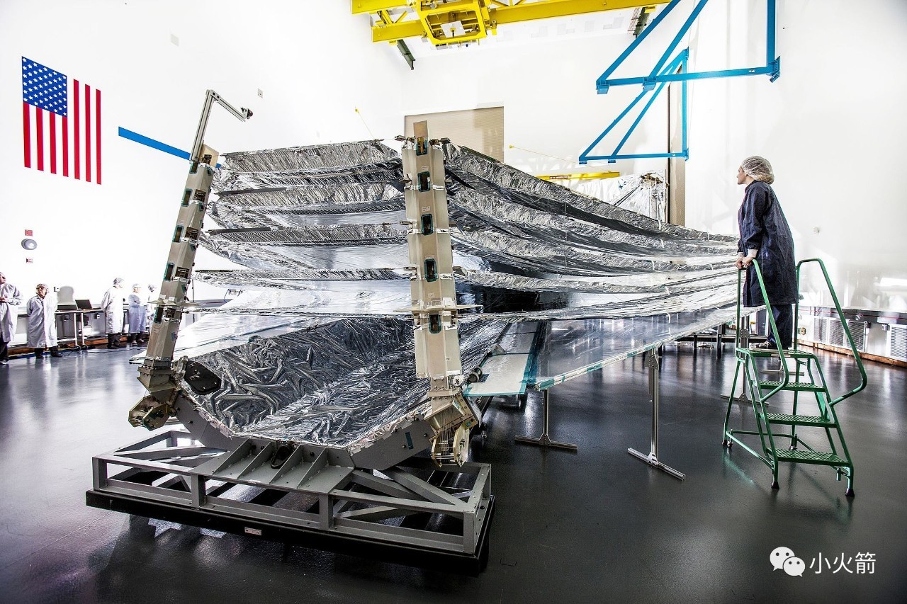 卫星上黄色膜是什么,卫星表面金色薄膜