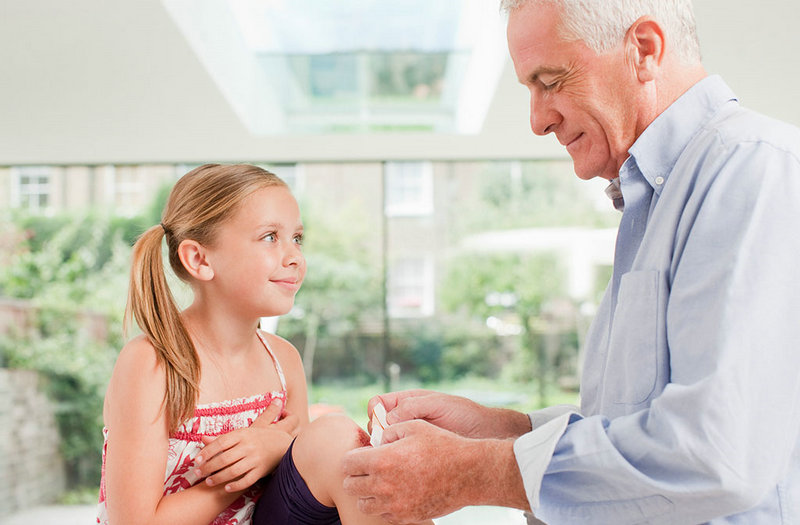 家里有小宝宝的难免磕磕碰碰,家里有小活宝