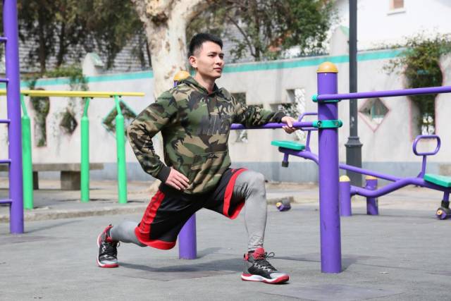 跑后正确拉伸动作教程避免粗腿,如何短跑后拉伸