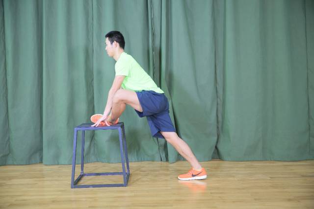 跑后正确拉伸动作教程避免粗腿,如何短跑后拉伸