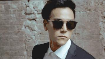 怎么挑眉比较帅,挑眉怎么练男生