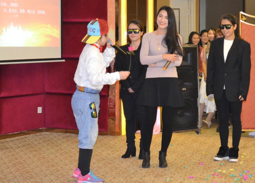 iphone7奖优秀员工不豪，42张图看爱唯2017年会