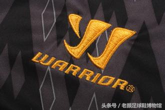 门外汉nb踏入足球市场是自找没趣？其实它也是30年球鞋老司机