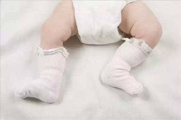 小鹤教你冬天怎样保护好宝宝的小脚丫!