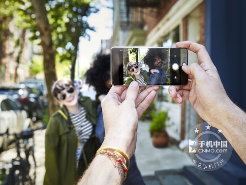 现在最值得入手的四部手机,目前手机降价最多的三款手机
