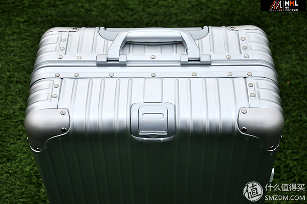 国产箱包性价比高,国产的箱包拉杆箱