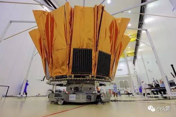 卫星上黄色膜是什么,卫星表面金色薄膜