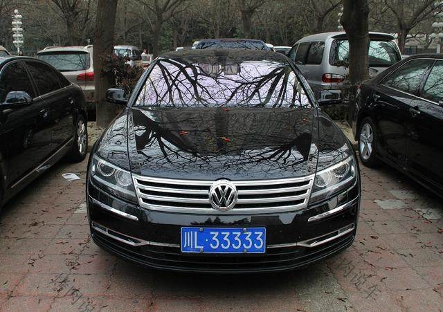 *萨特帕**凭什么挂百万车牌,车主冷冷的说:你见过12缸的*萨特帕**?