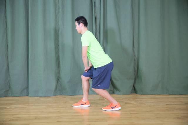 跑后正确拉伸动作教程避免粗腿,如何短跑后拉伸