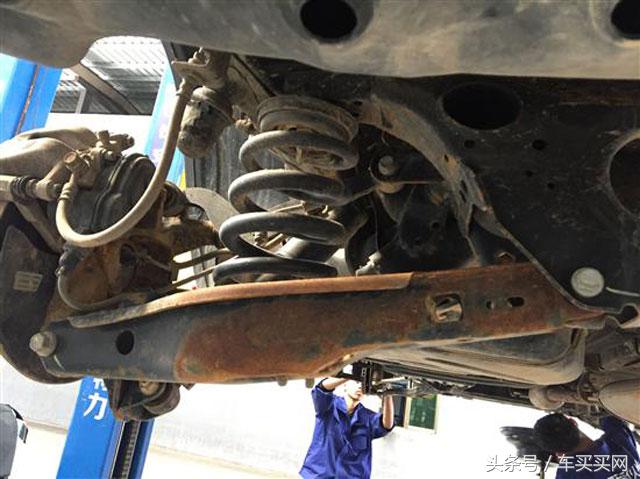 车底喷装甲有什么危害吗,车底生锈了再喷底盘装甲好用吗