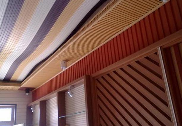 阳台木格栅吊顶怎么收边,阳台木吊顶