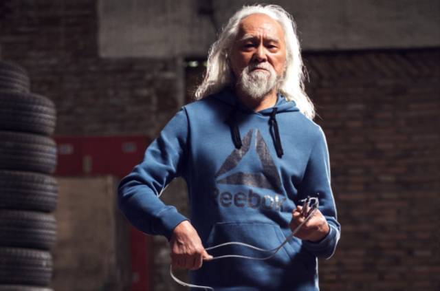 姚明和锐步签约全过程,锐步签约姚明带来多少收益