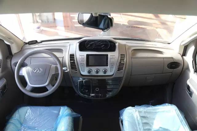 亚特v8,大通v80房车底盘