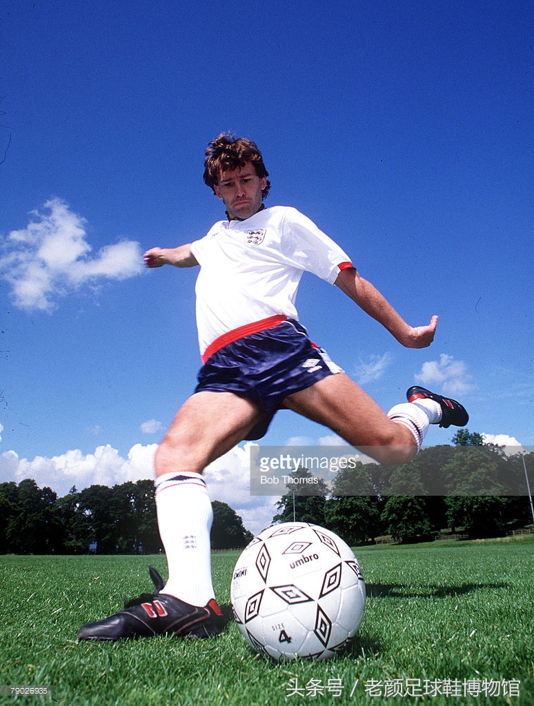 门外汉nb踏入足球市场是自找没趣？其实它也是30年球鞋老司机