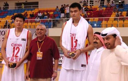 杨鸣最新生活完整视频,杨鸣和妻子结婚多久