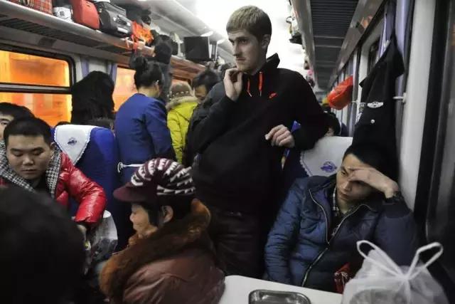 令老外震惊的中国春运,外国人眼里中国春运到底有多震撼