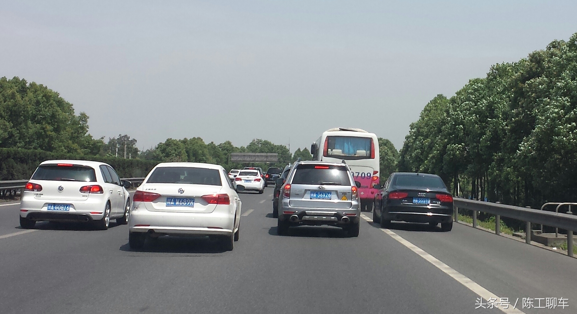 跑高速长途如何避免犯困,跑高速最容易犯困怎么能提神搞笑