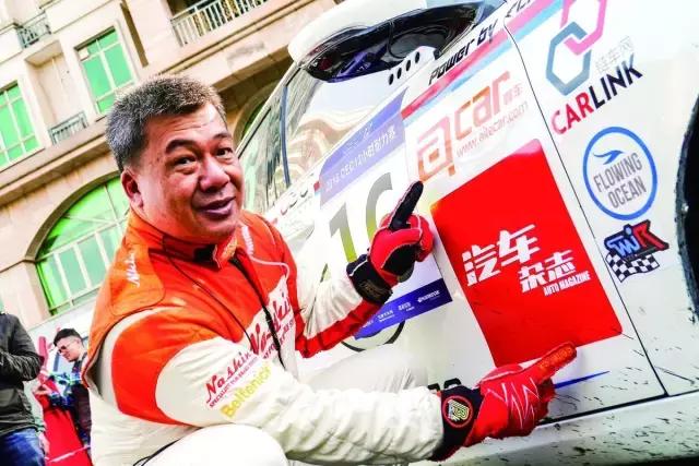 这个感觉倍儿爽,因为我们拿了12小时耐力赛的奖杯