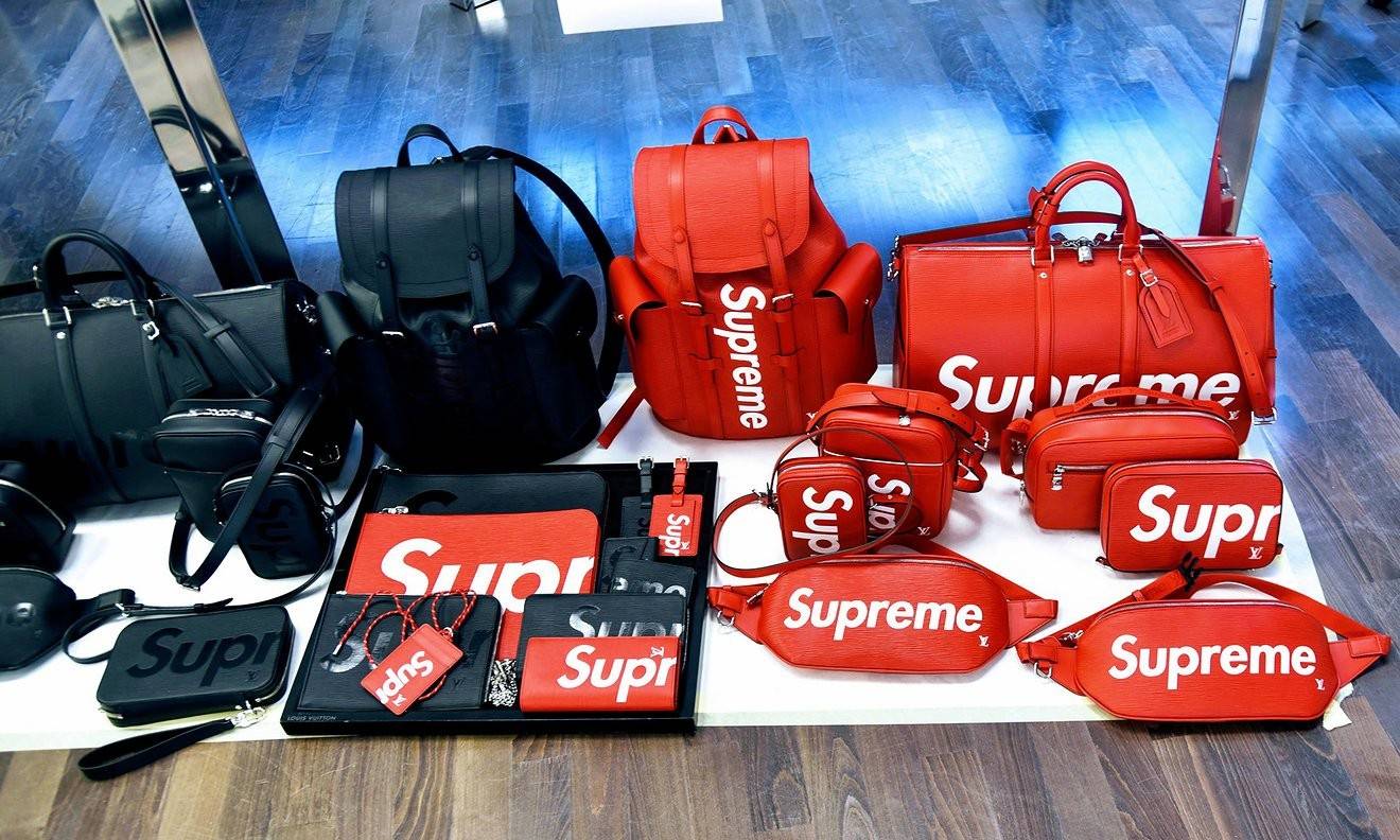 lv联名supreme牛仔外套2018款,lvsupreme联名搭配