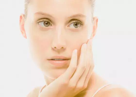 扁平脸如何抗老还年轻,皮肤松弛吃什么能紧致抗老