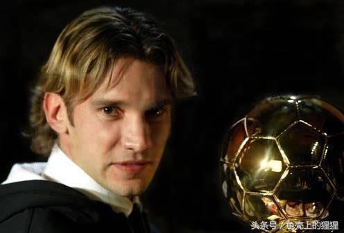 足球场上的帅哥图片,足球场上的帅哥场面