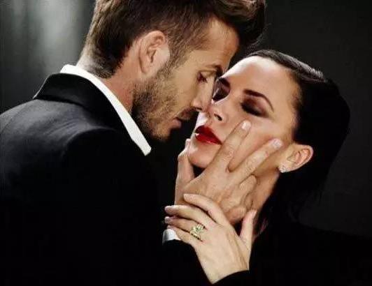 贝克汉姆和维多利亚恋情曝光,贝克汉姆维多利亚近照